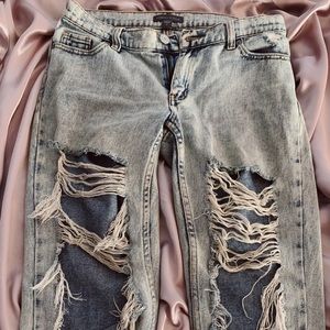 Kendall & Kylie boyfriend jeans